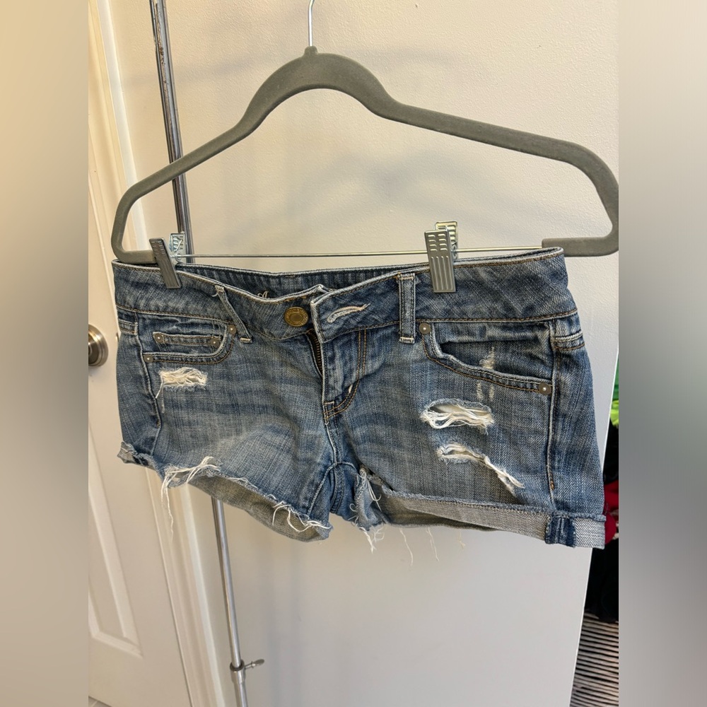 American eagle shorts size 4, very short, worn but still great condition